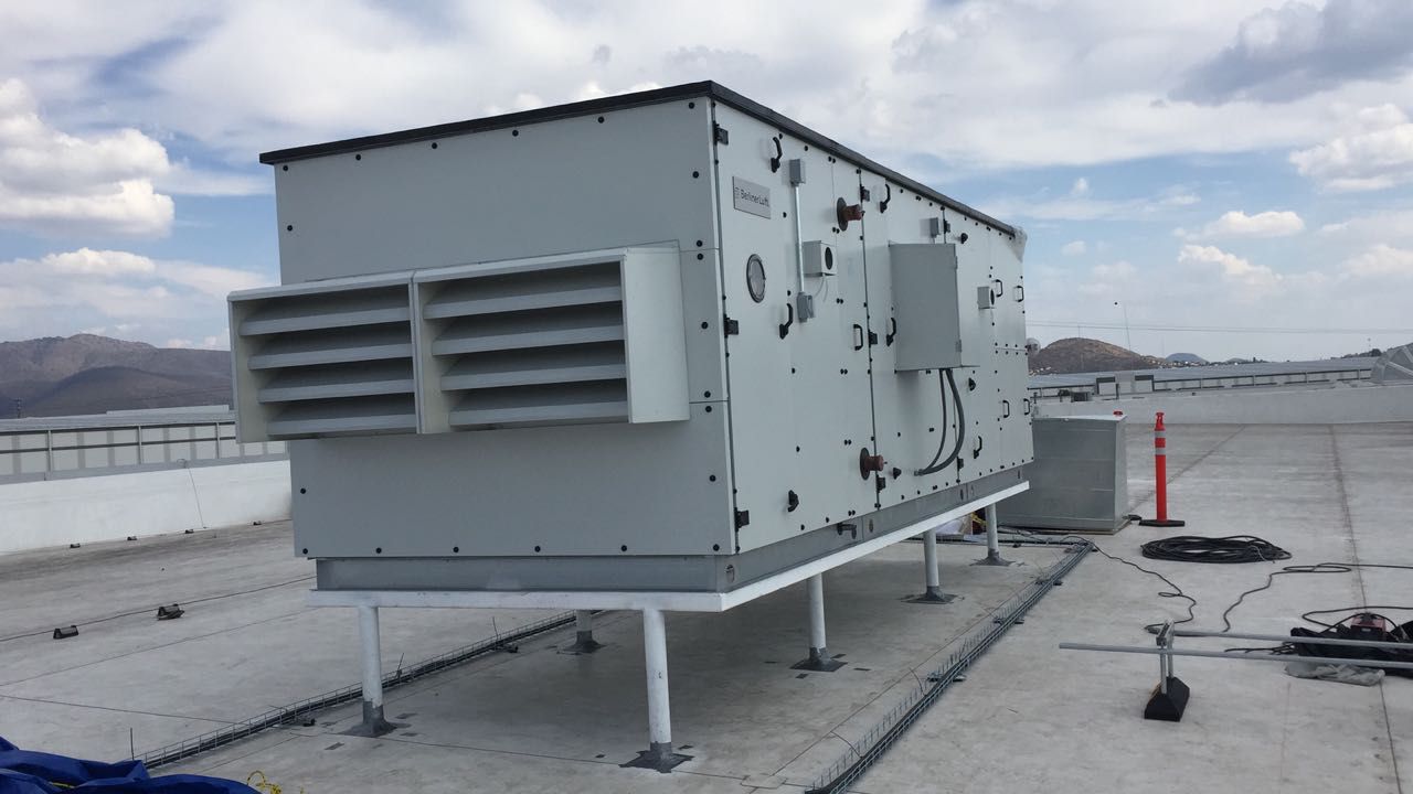 Unidad manejadora de aire de gran escala instalada en cubierta